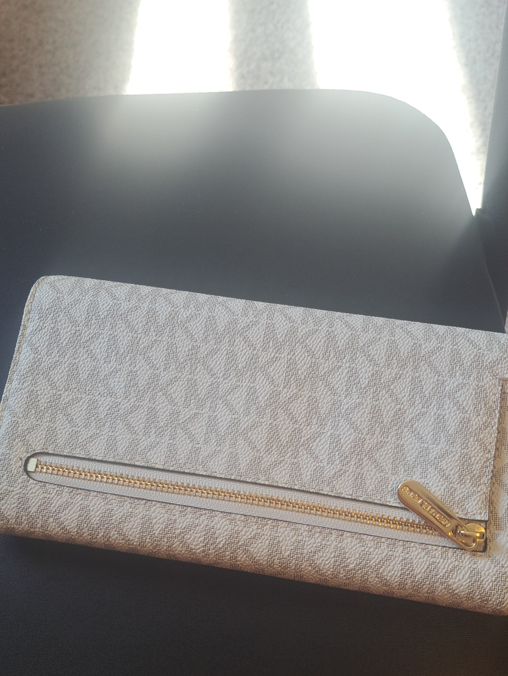 Michael Kors White and Light Gray Signature Wallet with Gold Plaque - Picture 2 of 6